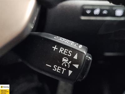 2016 Lexus IS 200t - Thumbnail