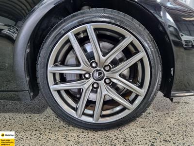 2016 Lexus IS 200t - Thumbnail