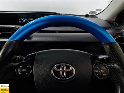 2013 Toyota Aqua - Thumbnail