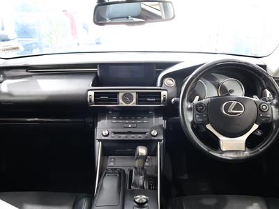 2016 Lexus IS - Thumbnail