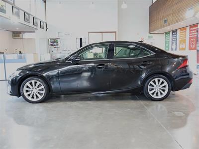 2016 Lexus IS - Thumbnail