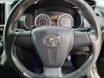 2011 Toyota Wish - Thumbnail