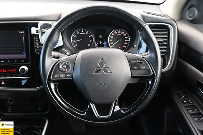 2021 Mitsubishi Outlander - Thumbnail