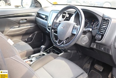 2021 Mitsubishi Outlander - Thumbnail