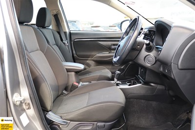 2021 Mitsubishi Outlander - Thumbnail