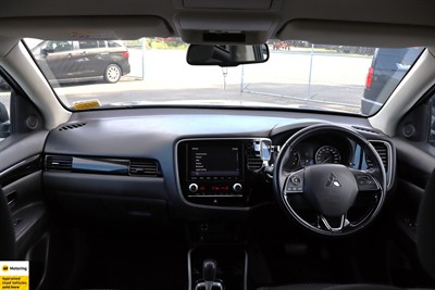 2021 Mitsubishi Outlander - Thumbnail