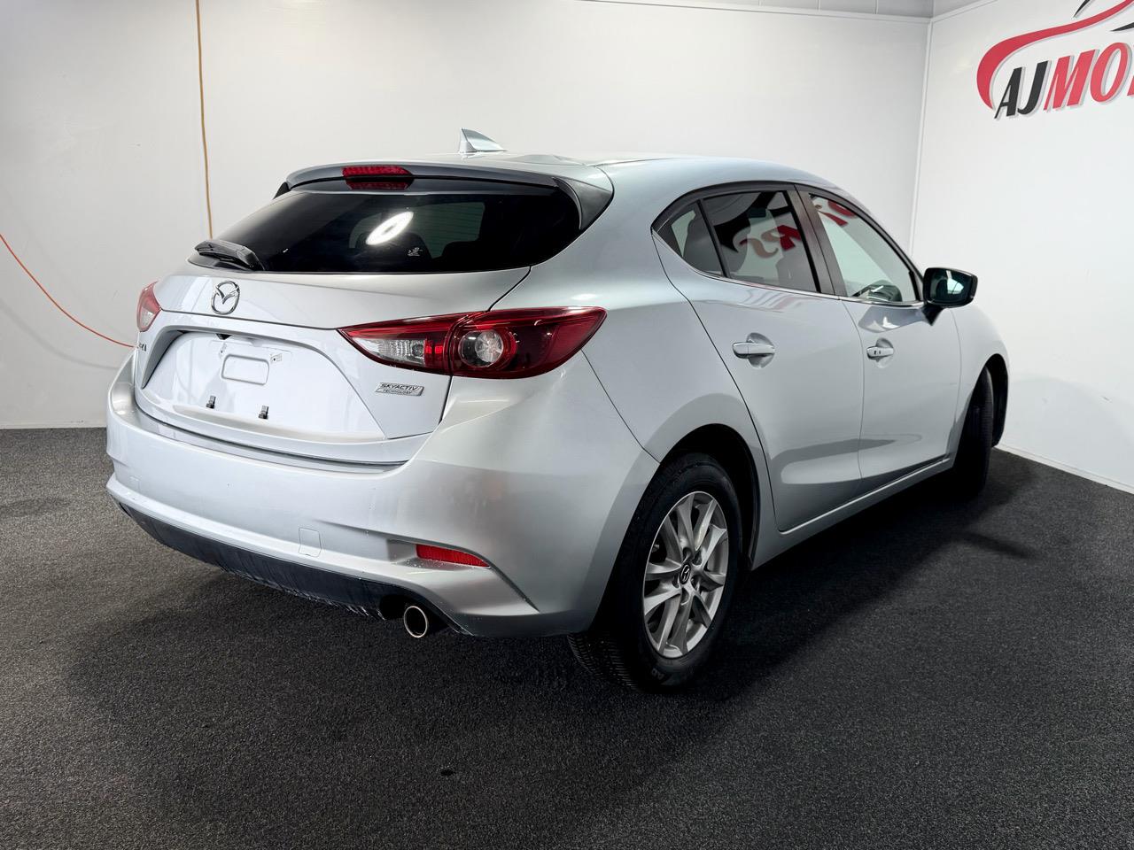2017 Mazda Axela