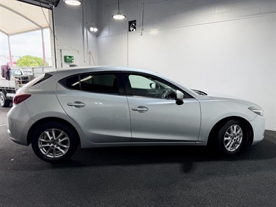 2017 Mazda Axela - Thumbnail