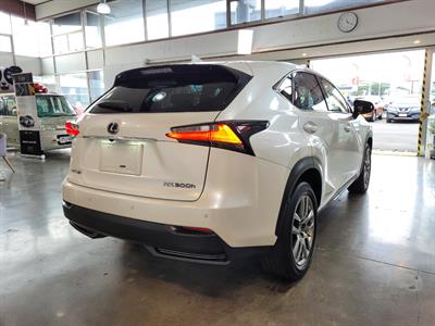 2014 Lexus NX 300h - Thumbnail