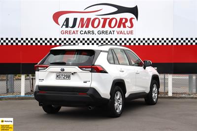 2020 Toyota RAV4 - Thumbnail