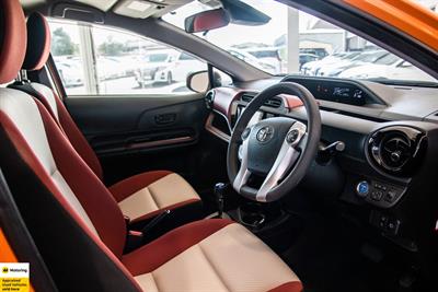 2016 Toyota Aqua - Thumbnail