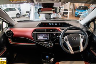 2016 Toyota Aqua - Thumbnail
