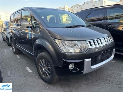 2015 Mitsubishi Delica - Thumbnail