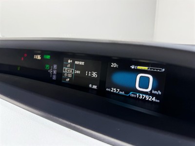 2016 Toyota Prius - Thumbnail
