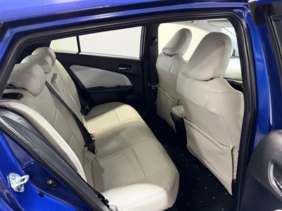 2016 Toyota Prius - Thumbnail