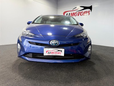 2016 Toyota Prius - Thumbnail