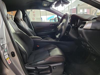 2017 Toyota C-HR - Thumbnail