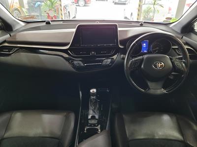 2017 Toyota C-HR - Thumbnail
