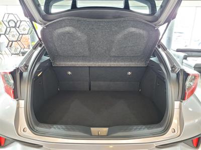2017 Toyota C-HR - Thumbnail