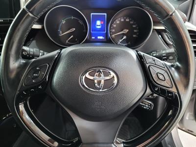 2017 Toyota C-HR - Thumbnail
