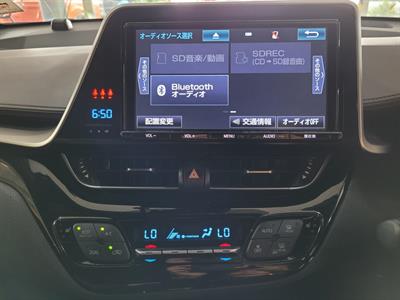 2017 Toyota C-HR - Thumbnail