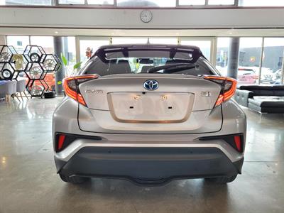 2017 Toyota C-HR - Thumbnail