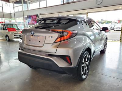 2017 Toyota C-HR - Thumbnail