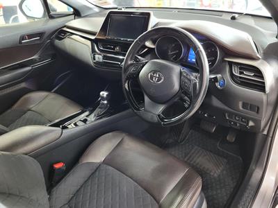 2017 Toyota C-HR - Thumbnail