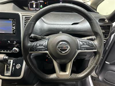 2017 Nissan Serena - Thumbnail