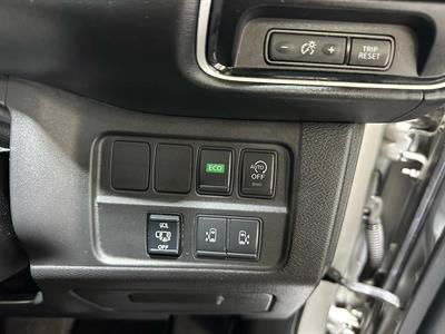2017 Nissan Serena - Thumbnail