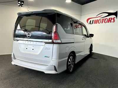 2017 Nissan Serena - Thumbnail