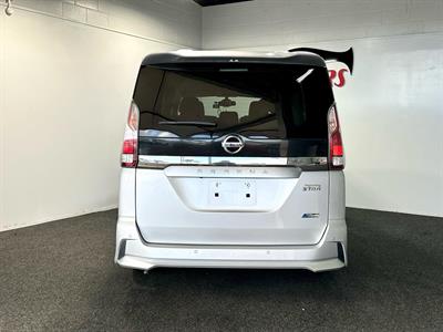 2017 Nissan Serena - Thumbnail