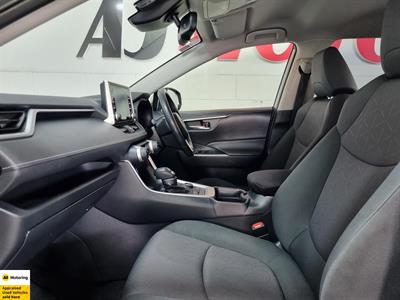 2019 Toyota RAV4 - Thumbnail