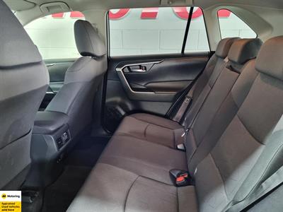 2019 Toyota RAV4 - Thumbnail