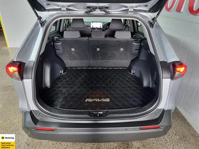 2019 Toyota RAV4 - Thumbnail