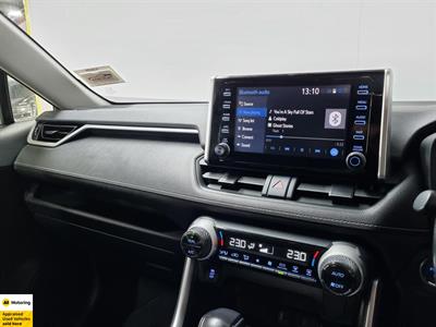 2019 Toyota RAV4 - Thumbnail