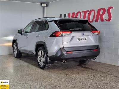 2019 Toyota RAV4 - Thumbnail