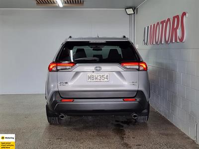 2019 Toyota RAV4 - Thumbnail