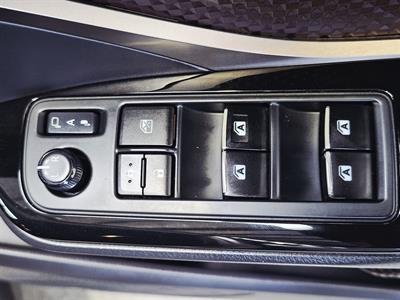 2017 Toyota C-HR - Thumbnail