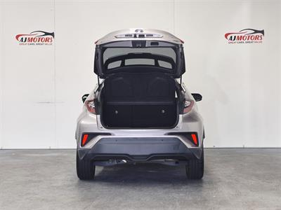 2017 Toyota C-HR - Thumbnail