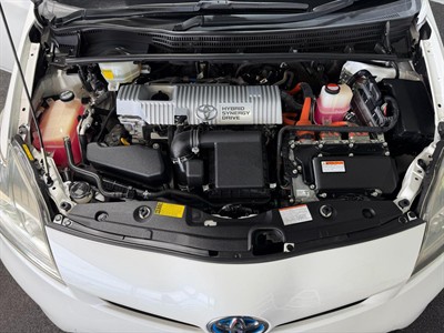 2015 Toyota Prius - Thumbnail