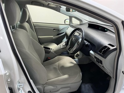 2015 Toyota Prius - Thumbnail