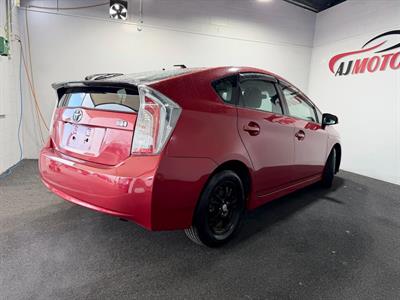 2013 Toyota Prius - Thumbnail
