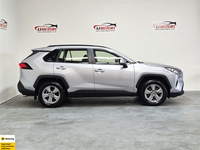 2022 Toyota RAV4 - Thumbnail