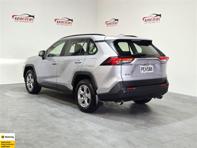 2022 Toyota RAV4 - Thumbnail