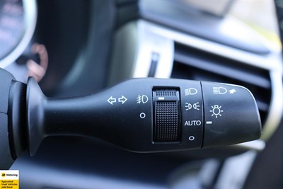2014 Lexus IS 300h - Thumbnail