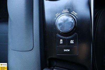 2014 Lexus IS 300h - Thumbnail