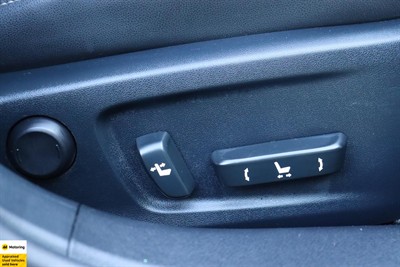 2014 Lexus IS 300h - Thumbnail