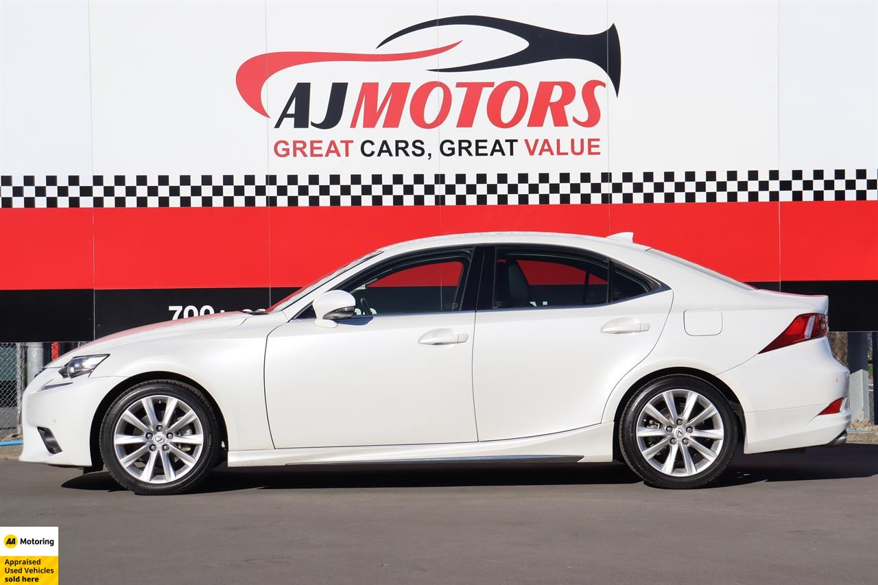 2014 Lexus IS 300h