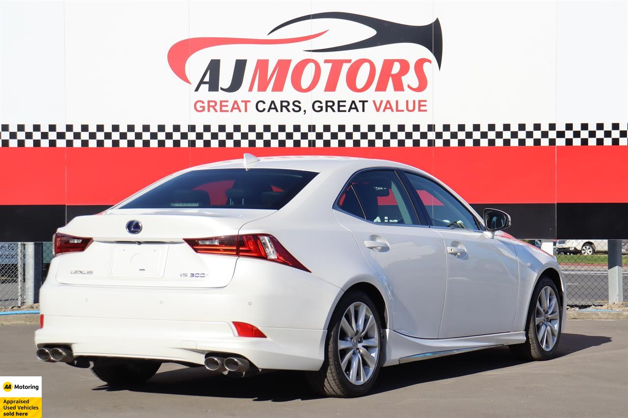 2014 Lexus IS 300h